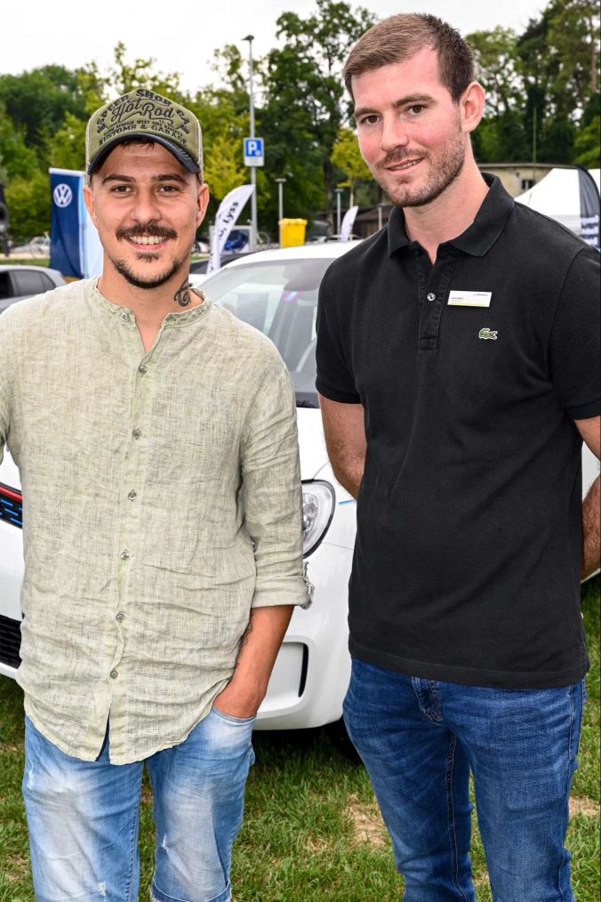 Sven Bärtschi (l) und Andreas Grau arbeiten beide im Kundendienst.