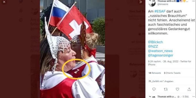 Ein Mitglied des russischen Vereins zeigte sich am Schwingfest mit einer «Z»-Brosche. ESAF Eklat