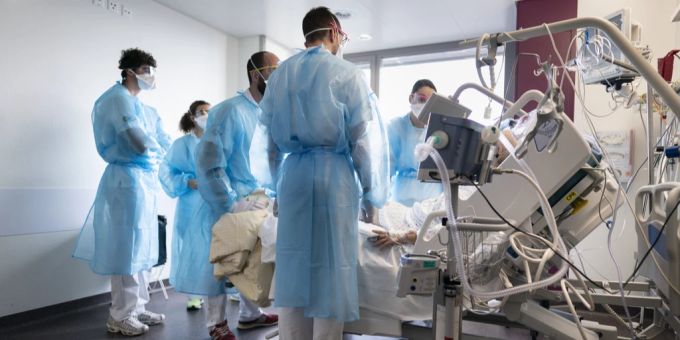 Zahlen sinken - Virologe warnt vor Corona-Anstieg bei neuer Variante