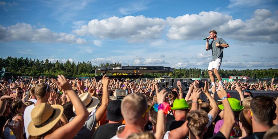 Ballermann-Songs sind in diesem Sommer in den Charts angekommen. Das beschert auch Malle-Newcomer Julian Sommer («Dicht im Flieger») aus Rheinland-Pfalz einen vollen Terminkalender.