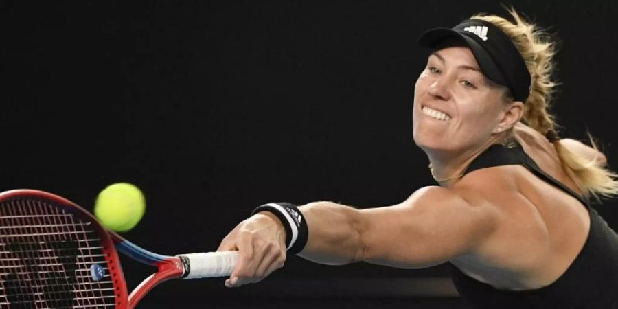 Angelique Kerber hechtet zum Ball. Foto: Andy Brownbill/AP/dpa