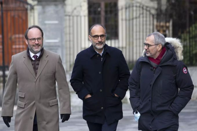 Magid Khoury (m) mit seinen Anwälten Guillaume Vodoz (l) und Marc Hassberger (r). Magid Khoury Maudet