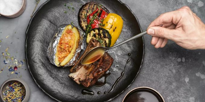 Etwas Restaurant-Ambiente lässt sich auch zuhause geniessen, und zwar mit dem edlen Lieferservice vom Landhaus Liebefeld. Landhaus Liebefeld