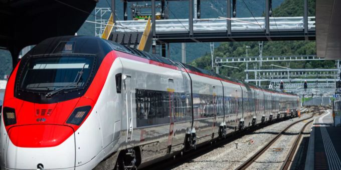 Bahnstreik in Italien führt zu massiven Zugausfällen und langen Schlangen an Bahnhöfen. (Archivbild) Auch der Giruno-Zug verkehrt ab Donnerstag vorläufig nicht mehr zwischen der Schweiz und Italien. (Archivbild)