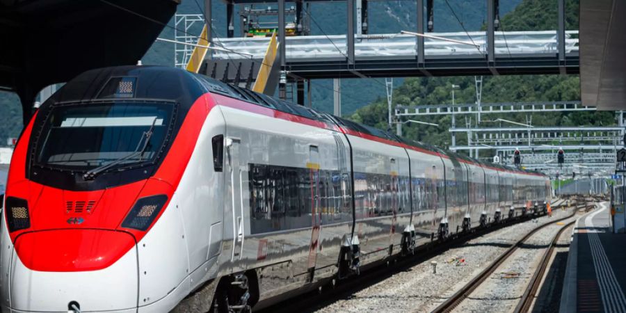 Auch der Giruno-Zug verkehrt ab Donnerstag vorläufig nicht mehr zwischen der Schweiz und Italien. (Archivbild)