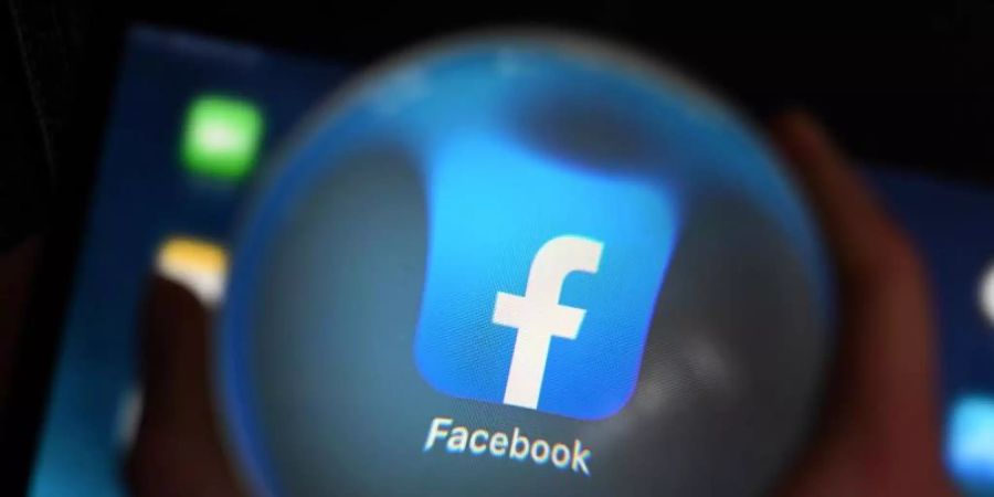 Facebook hat in seinen Nutzungsbedingungen festgeschrieben, dass jeder Nutzer in seinem Profil seinen echten Namen verwenden muss. Foto: Uli Deck/dpa