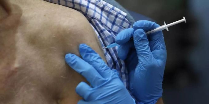 London - London warnt bei schweren Allergien vor Corona-Impfung