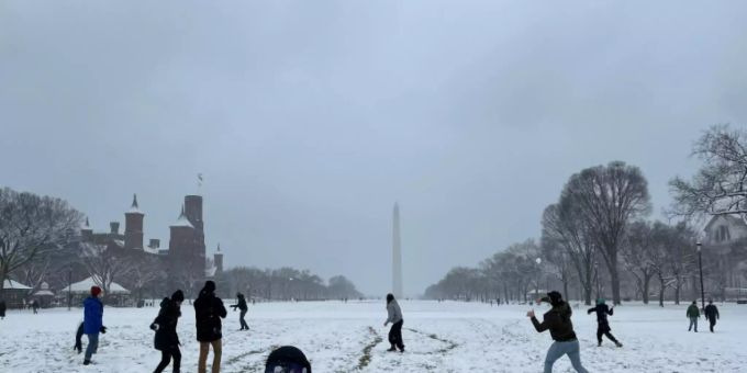 Harmlose Schneeballschlacht in Washington Harmlose Schneeballschlacht in Washington