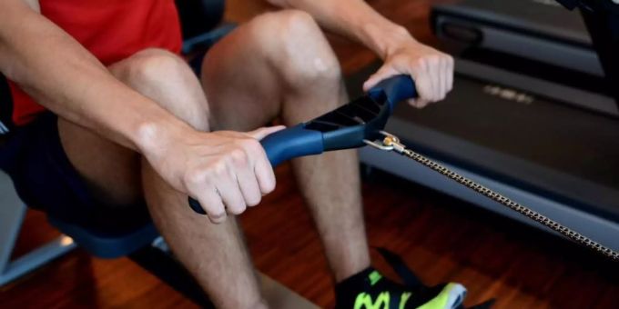 Fitnessstudios müssen geschlossen bleiben. Die Nachfrage nach Sportgeräten für zu Hause ist daher gestiegen. Foto: Britta Pedersen/dpa-Zentralbild/dpa-tmn Fitnesszentren