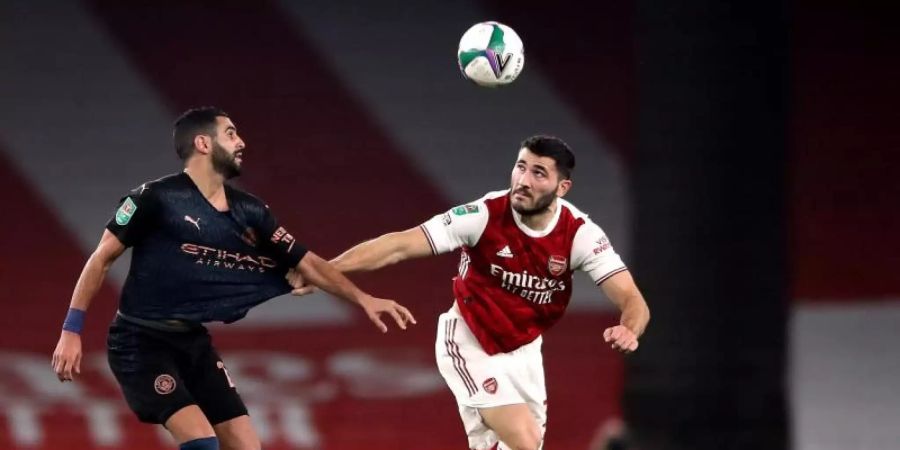 Der FC Schalke 04 will Sead Kolasinac (r) aus London zurückholen. Foto: Nick Potts/PA Wire/dpa