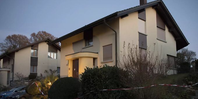 Im beschaulichen Ort Suberg erschütterte der gewaltsame Tod eines Ehepaares im November 2017 die Bevölkerung. Nun steht der Sohn der beiden wegen Mordes vor Gericht. Im beschaulichen Ort Suberg erschütterte der gewaltsame Tod eines Ehepaares im November 2017 die Bevölkerung. Nun steht der Sohn der beiden wegen Mordes vor Gericht.