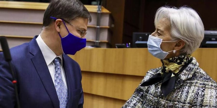 Unter den Augen von Christine Lagarde, Präsidentin der Europäischen Zentralbank, hat das EU-Parlament Pläne gegen Erwerbstätigenarmut debattiert. Foto: Olivier Matthys/AP Pool/dpa