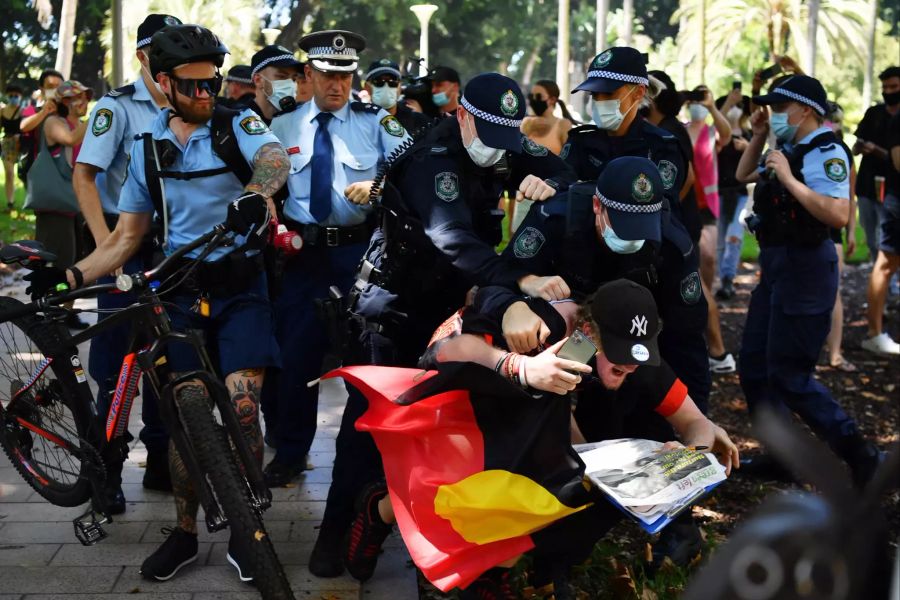 Zahlreiche Protestler wurden wie hier in Sydney verhaftet.