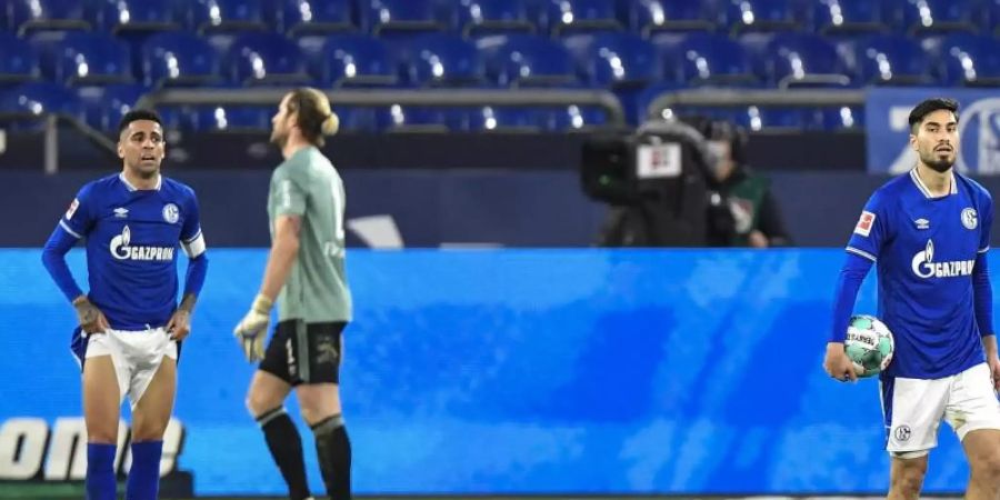 Nach der Heimpleite gegen Freiburg wird die Lage auf Schalke immer prekärer. Foto: Martin Meissner/AP POOL/dpa