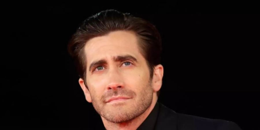 Jake Gyllenhaal denkt an seine Anfänge in Hollywood zurück. Foto: Alessandra Tarantino/AP/dpa