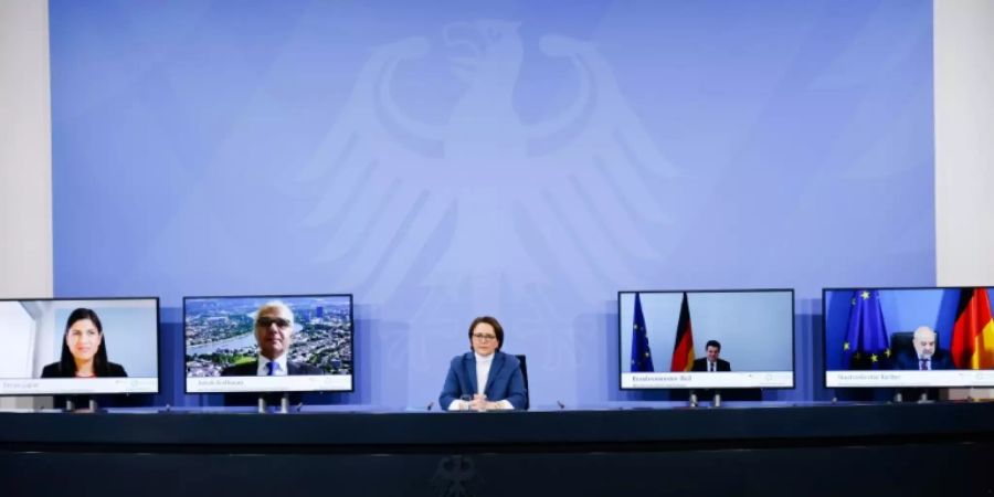 Pressekonferenz der Fachkommission in Berlin