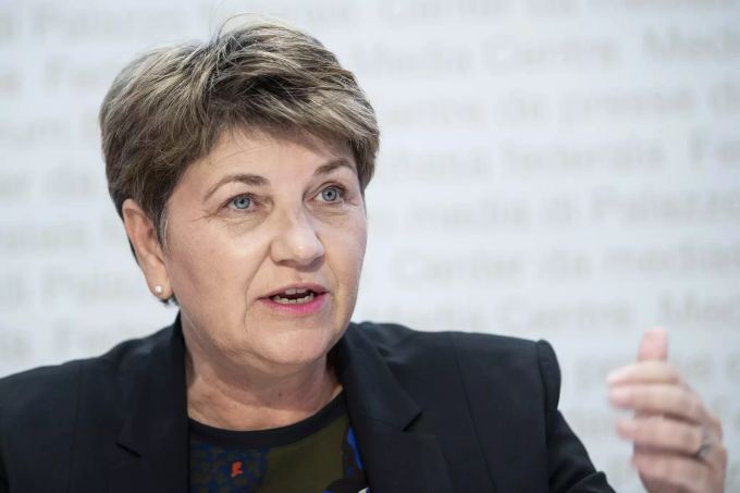 Bundesrätin Viola Amherd, stellt Michaela Schärer, designierte Direktorin des Bundesamtes für Bevölkerungsschutz, BABS, vor, am Donnerstag, 26. November 2020, in Bern. Viola Amherd