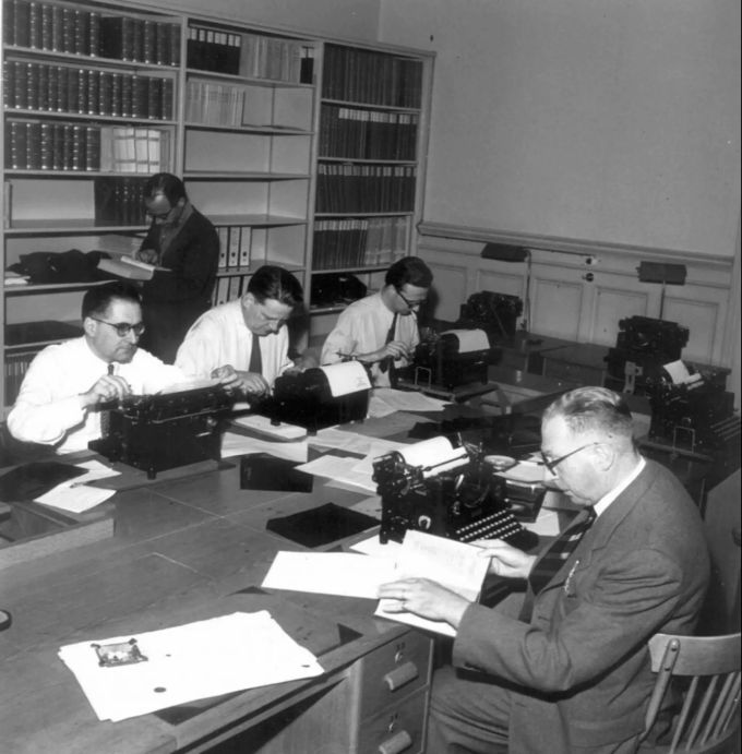 Auszählung der Stimmen zur Einführung der AHV, welche vom Volk 1947 gutgeheissen wurde. AHV Abstimmung 1947