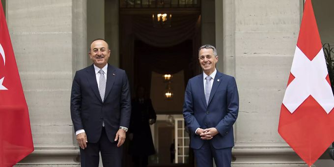 Aussenminister Ignazio Cassis beim Treffen mit dem türkischen Aussenminister Mevlüt Cavusoglu bei einem Treffen in Bern im Jahr 2020. (Archiv) Aussenminister Ignazio Cassis beim Treffen mit dem türkischen Aussenminister Mevlüt Cavusoglu bei einem Treffen in Bern im Jahr 2020. (Archiv)
