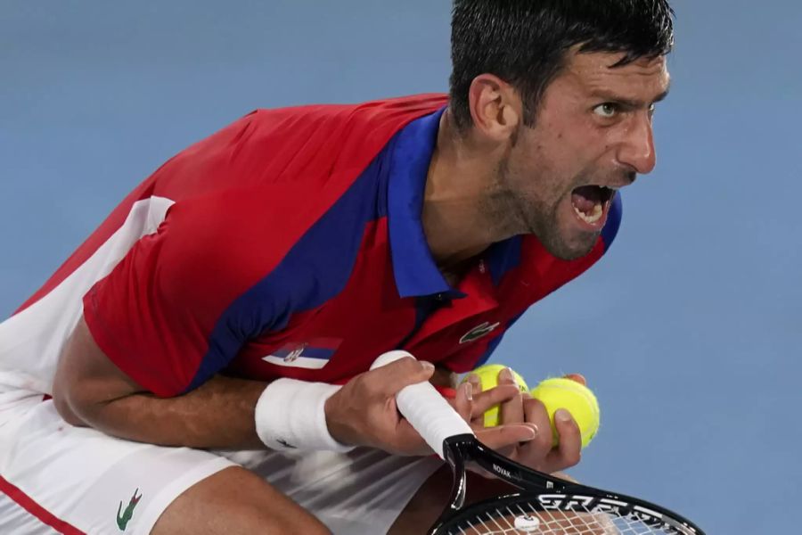 Der Spanier sieht, wie Novak Djokovic im Spiel um Platz drei ausrastet.