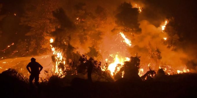 Waldbrand auf der griechischen Insel Euböa. griechenland feuer