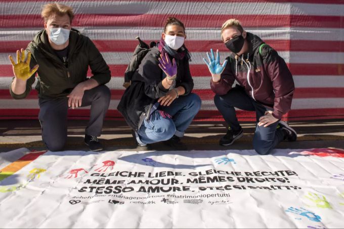 Protest-Aktion «Gleiche Liebe - gleiche Rechte!» des nationalen Komitees Ehe für alle fand im Oktober 2020 in Bern statt. Ehe für alle