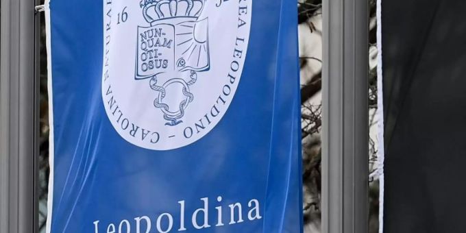 Leopoldina-Experten zufolge stellt die Pandemie die Wirtschafts- und Sozialpolitik in Deutschland mittel- und langfristig vor neuartige Herausforderungen. Foto: Hendrik Schmidt/dpa Leopoldina-Experten zufolge stellt die Pandemie die Wirtschafts- und Sozialpolitik in Deutschland mittel- und langfristig vor neuartige Herausforderungen. Foto: Hendrik Schmidt/dpa
