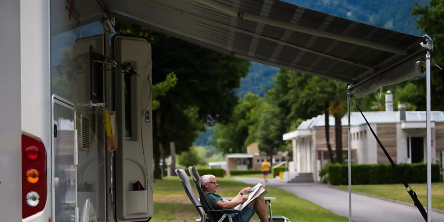 Auf einem Campingplatz in Tenero TI ist am Montag eine Frau wegen eines Unwetters schwer verletzt worden. (Themenbild)