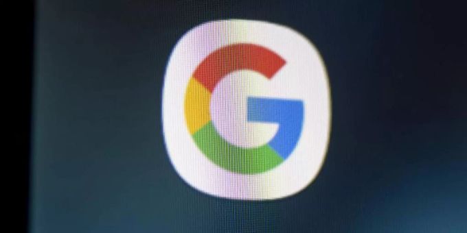 Auf dem Bildschirm eines Smartphones sieht man das Logo der Google-App. Foto: Fabian Sommer/dpa Auf dem Bildschirm eines Smartphones sieht man das Logo der Google-App. Foto: Fabian Sommer/dpa