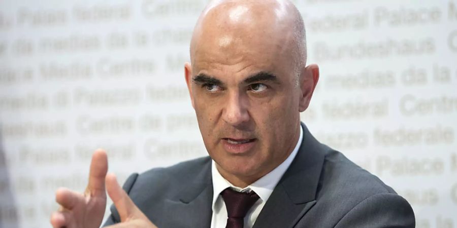 «Im Hinblick auf die Herbstferien müssen wir überlegen, was nötig ist»: Bundesrat Alain Berset zu einer möglichen Wiedereinführung der Reisequarantäne. (Archivbild)