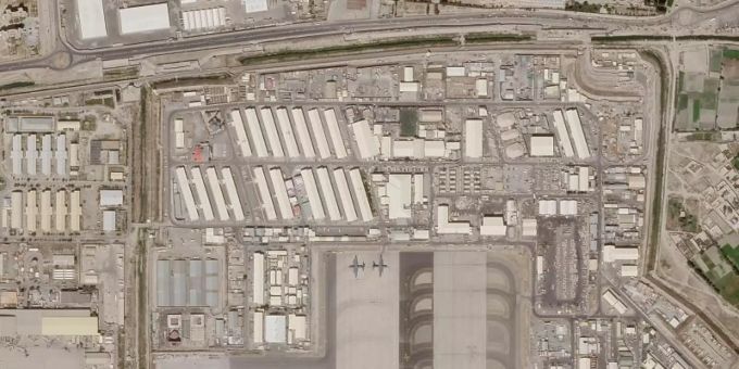 Das Satellitenbild zeigt den militärischen Teil des Flughafens von Kabul. Organisiert von der privaten Rettungsinitiative Luftbrücke Kabul, sind 189 Schutzbedürftige aus der afghanischen Hauptstadt ausgeflogen worden. Foto: Planet Labs Inc./Planet Labs Inc./AP/dpa Das Satellitenbild zeigt den militärischen Teil des Flughafens von Kabul. Organisiert von der privaten Rettungsinitiative Luftbrücke Kabul, sind 189 Schutzbedürftige aus der afghanischen Hauptstadt ausgeflogen worden. Foto: Planet Labs Inc./Planet Labs Inc./AP/dpa
