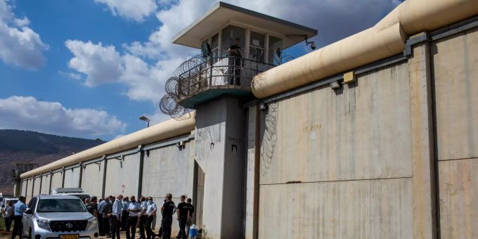 Palästinensische Häftlinge flüchten aus israelischem Gefängnis Israelisches Gefängnis