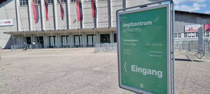 Obwohl das Impfzentrum Bernexpo ab Freitag geschlossen wird, habe man noch genügend Kapazitäten. impfzentrum bernexpo