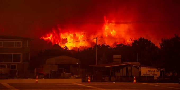 05.08.2021, Griechenland, Afidnes: Ein Waldbrand nördlich von Athen. swiss re