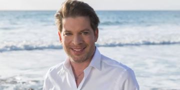 axel ruth qvc moderator