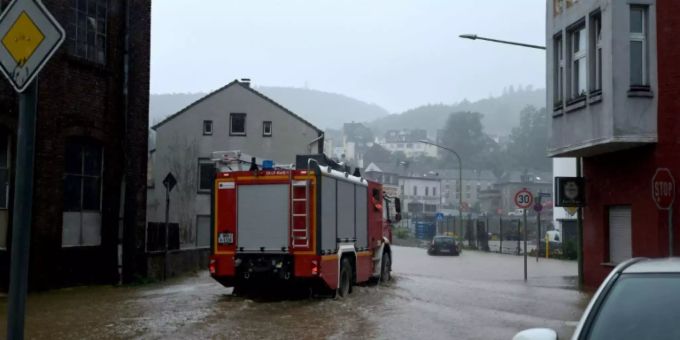 Ein Feuerwehreinsatz in Hagen im deutschen Bundesland Nordrhein-Westfalen. Hagen Feuerwehr