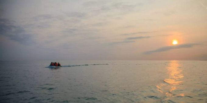 Migranten beim Überqueren des Ärmelkanals Migranten beim Überqueren des Ärmelkanals