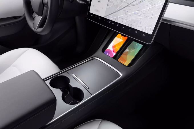 Tesla Stauram Smartphone