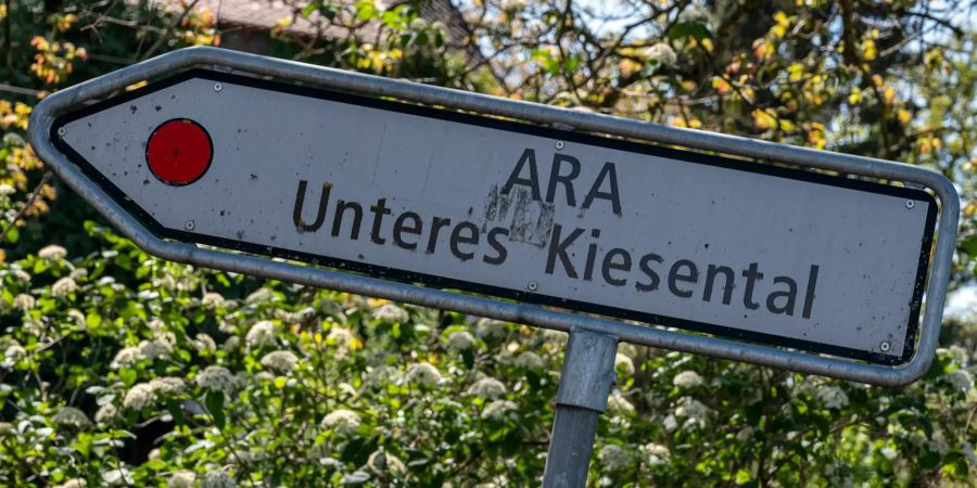 Schild der ARA Unteres Kiesental.