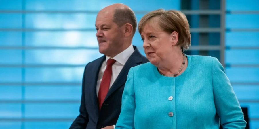 Merkel und Scholz im Bundeskabinett