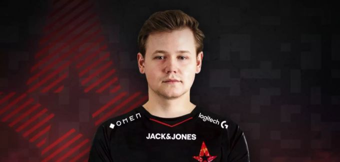 Marco «snappi» Pfeiffer springt für Andreas «Xyp9x» Højsleth ein. Team Astralis