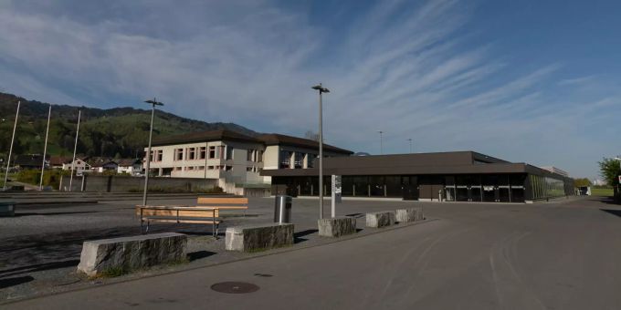 Der Dorfplatz in Galgenen. Der Dorfplatz in Galgenen.