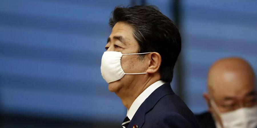 Japans Premierminister Shinzo Abe stellt ein neues Konjunkturprogramm für sein Land vor, um besser aus der Coronavirus-Krise zu kommen.