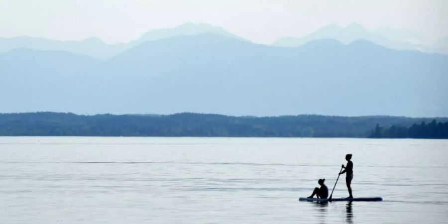 Standup Paddler auf dem Starnberger See