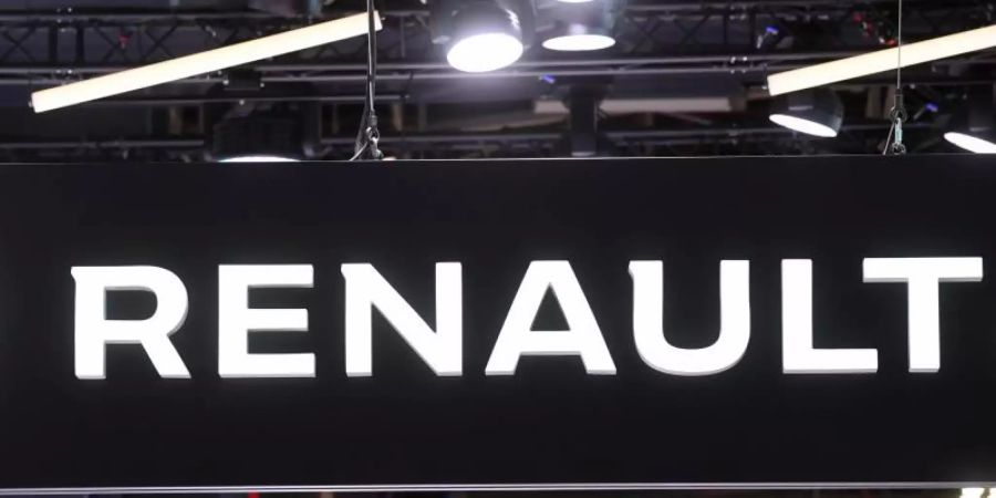 Renault Logo: Spekulationen über mögliche Standortschliessungen beim Autohersteller Renault sorgen in Frankreich für Unruhe. Foto: Uli Deck/dpa