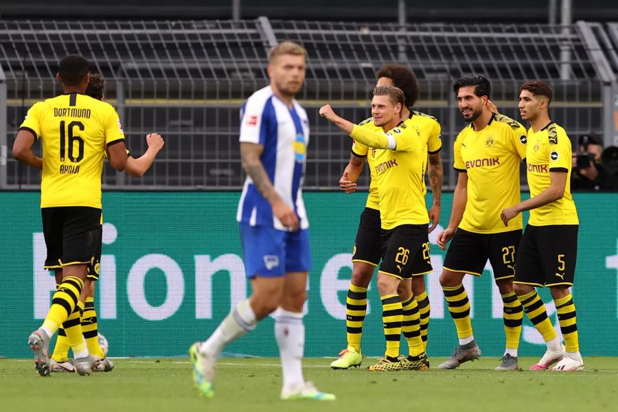 Die Spieler des BVB bejubeln den Treffer zum 1:0 gegen Hertha BSC.