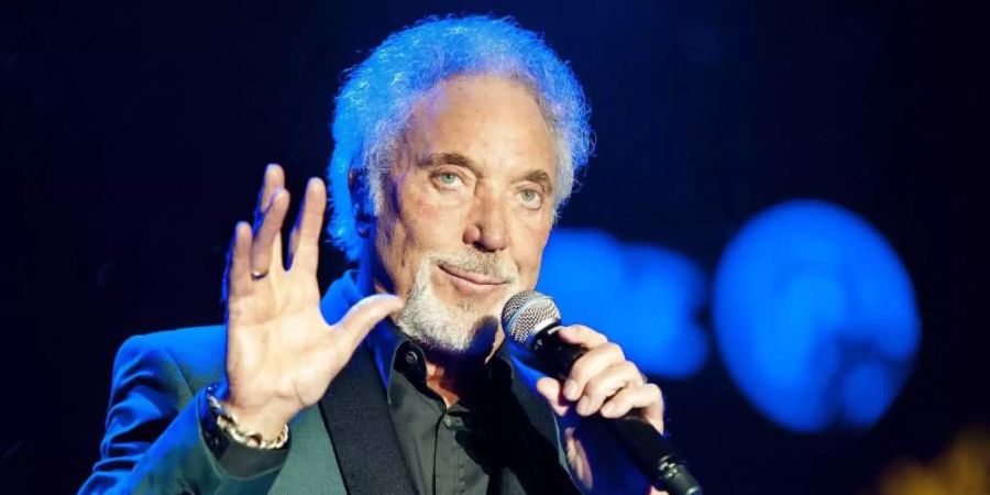 Tom Jones feiert seinen 80. Geburtstag. Foto: Csaba Krizsan/epa/MTI/dpa