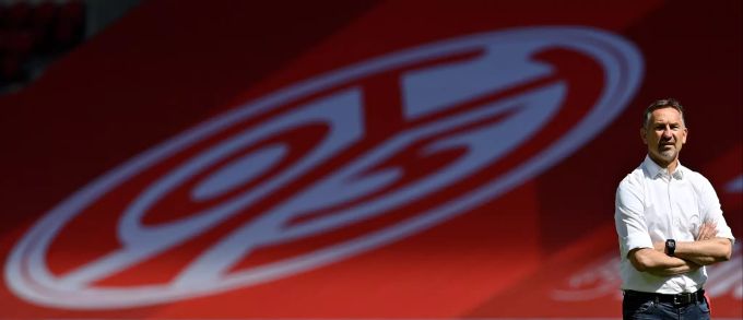 Achim Beierlorzer im Spiel Mainz 05 gegen TSG Hoffenheim in der Bundesliga. Achim Beierlorzer Mainz Bundesliga