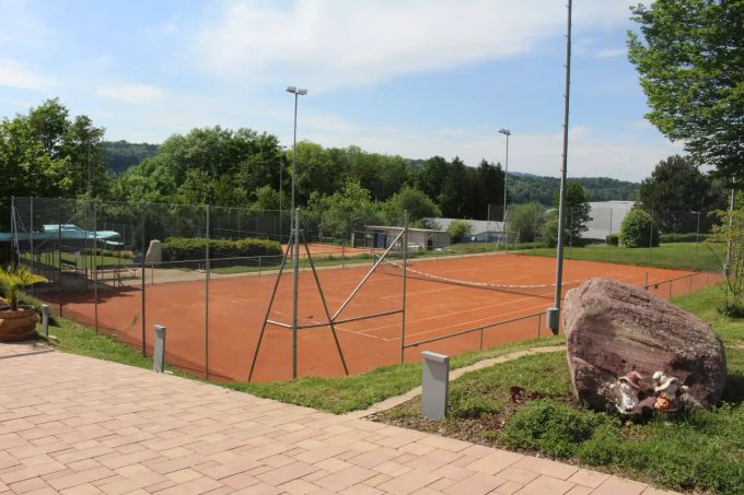 Insgesamt 7 Sandplätze besitzt der Tennisclub Weihermatt. Sandplatz Tennisclub Weihermatt