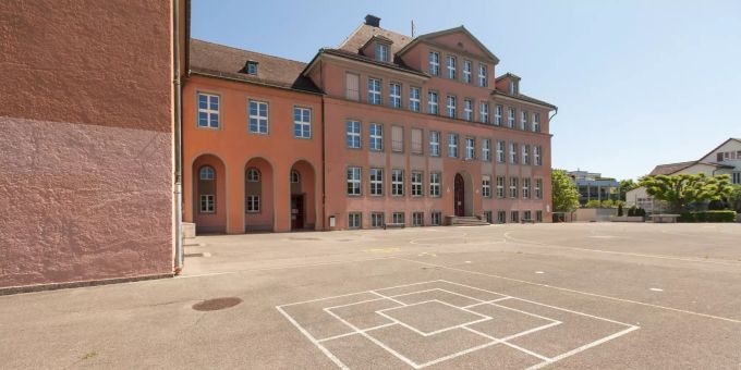 Die Primarschule Dorf in Dübendorf. Die Primarschule Dorf in Dübendorf.